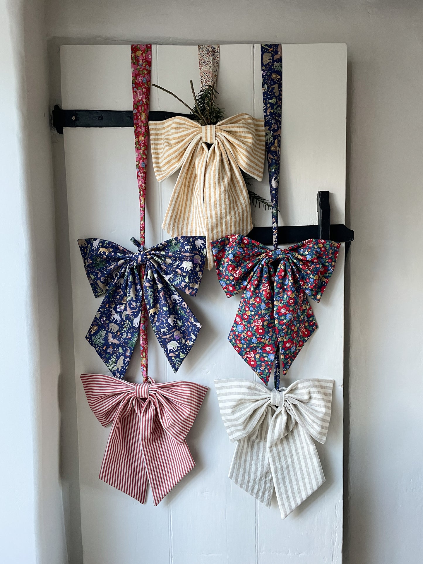 Linen Oversized Christmas Bow Natural Stripe
