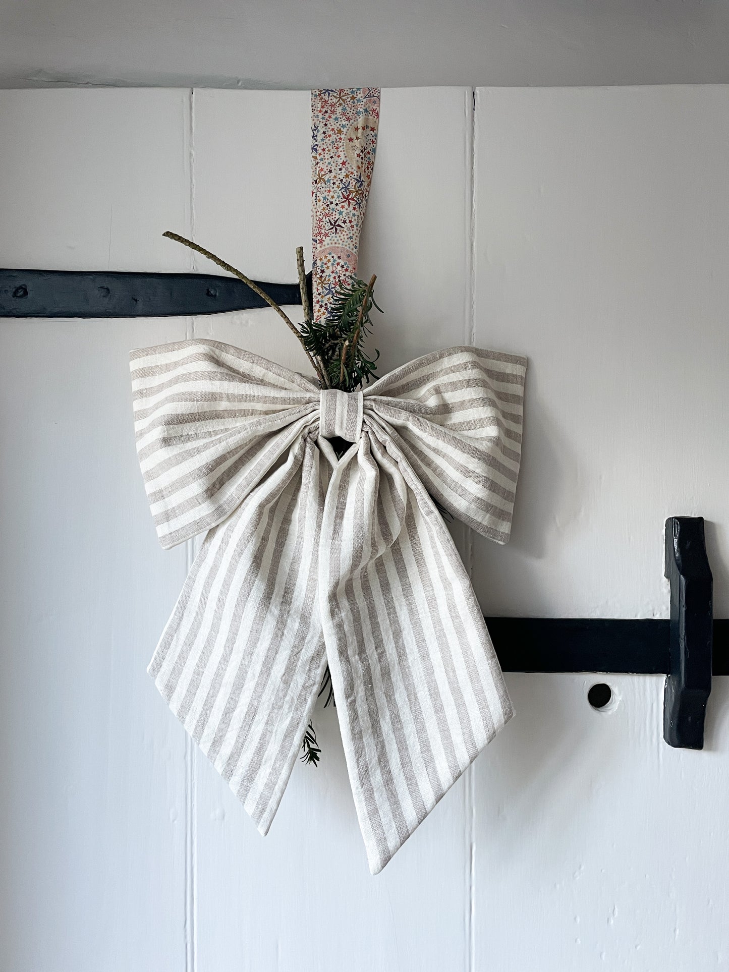Linen Oversized Christmas Bow Natural Stripe
