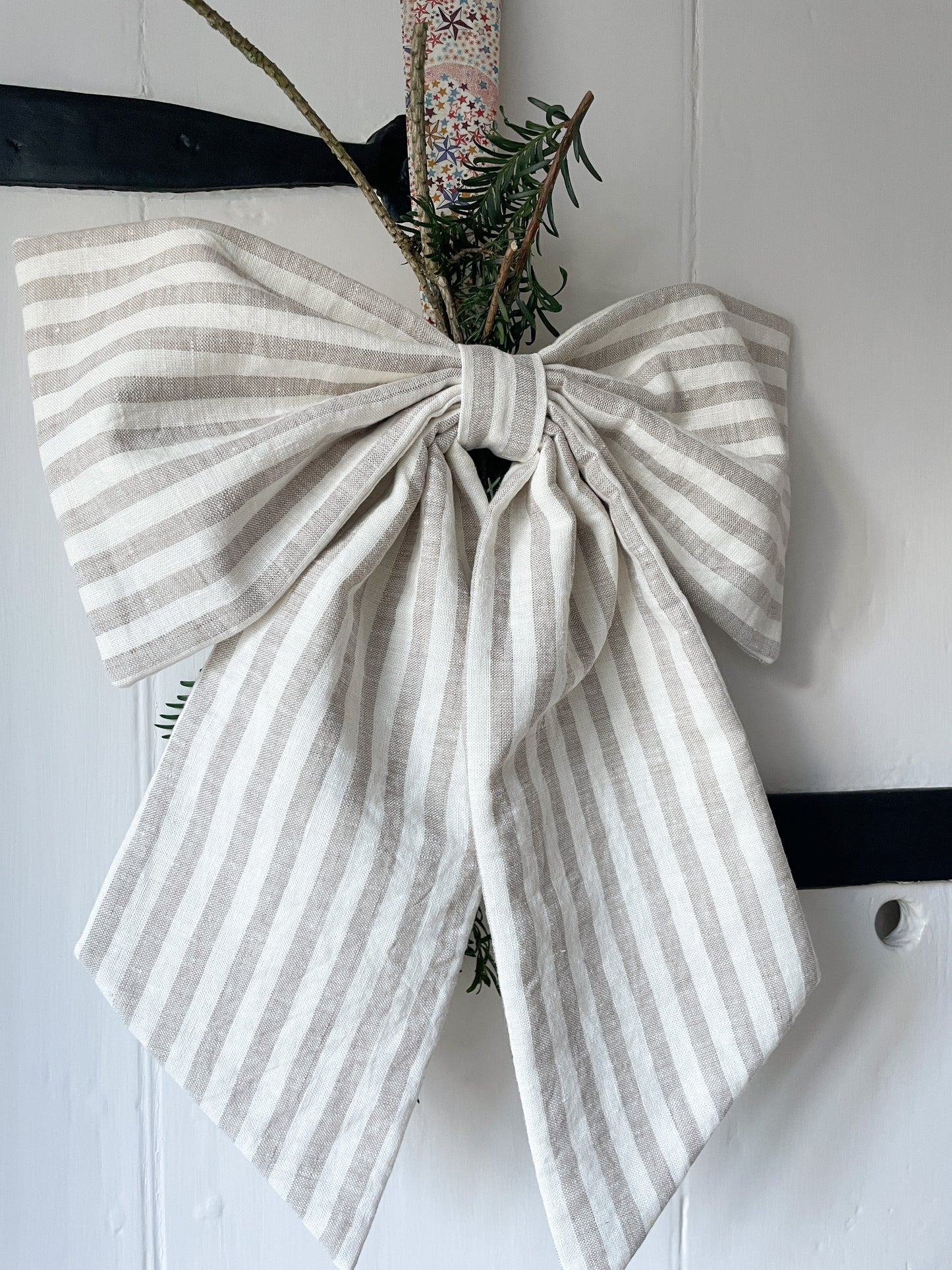 Linen Oversized Christmas Bow Natural Stripe