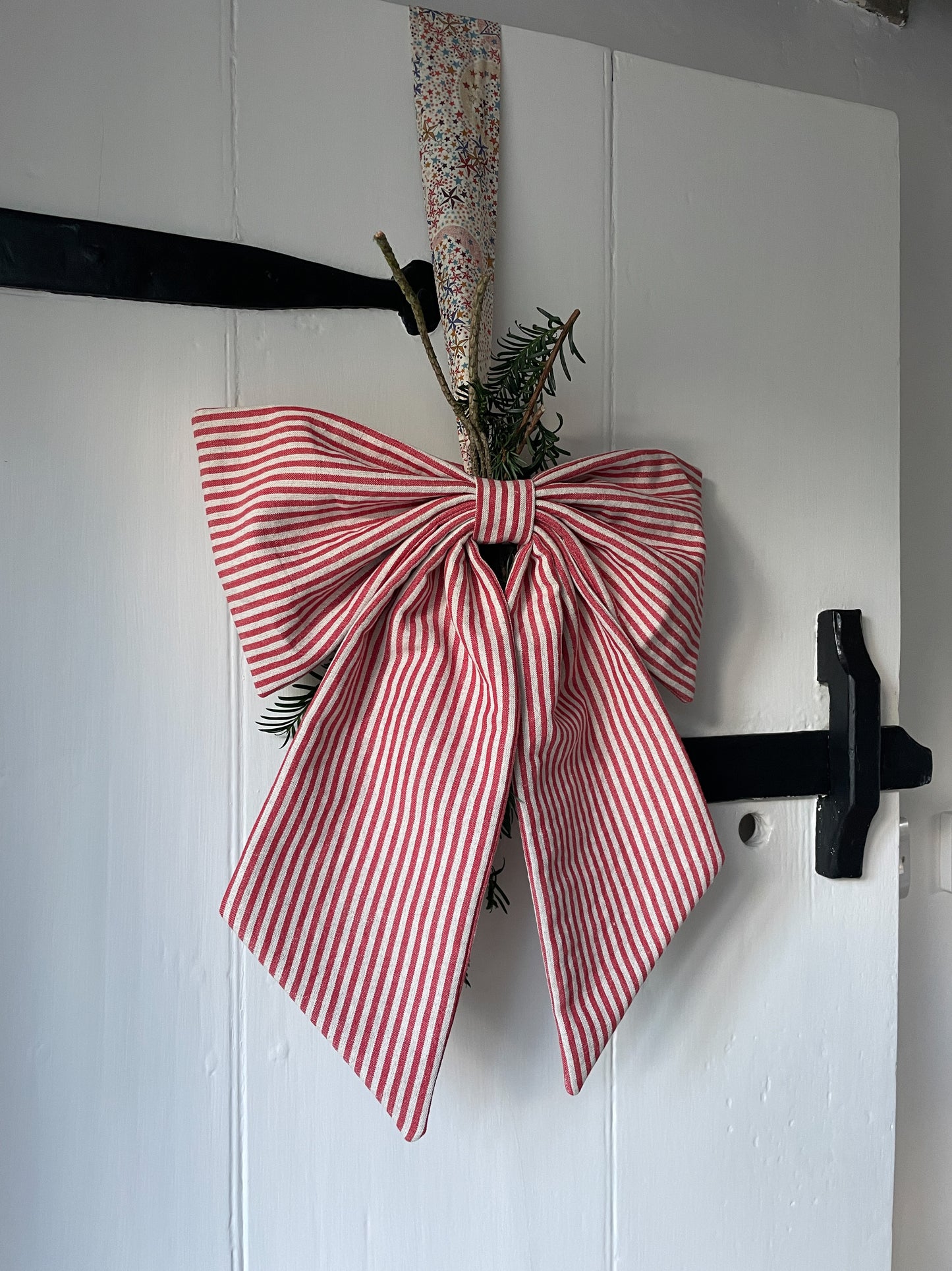 Linen Oversized Christmas Bow Red Stripe