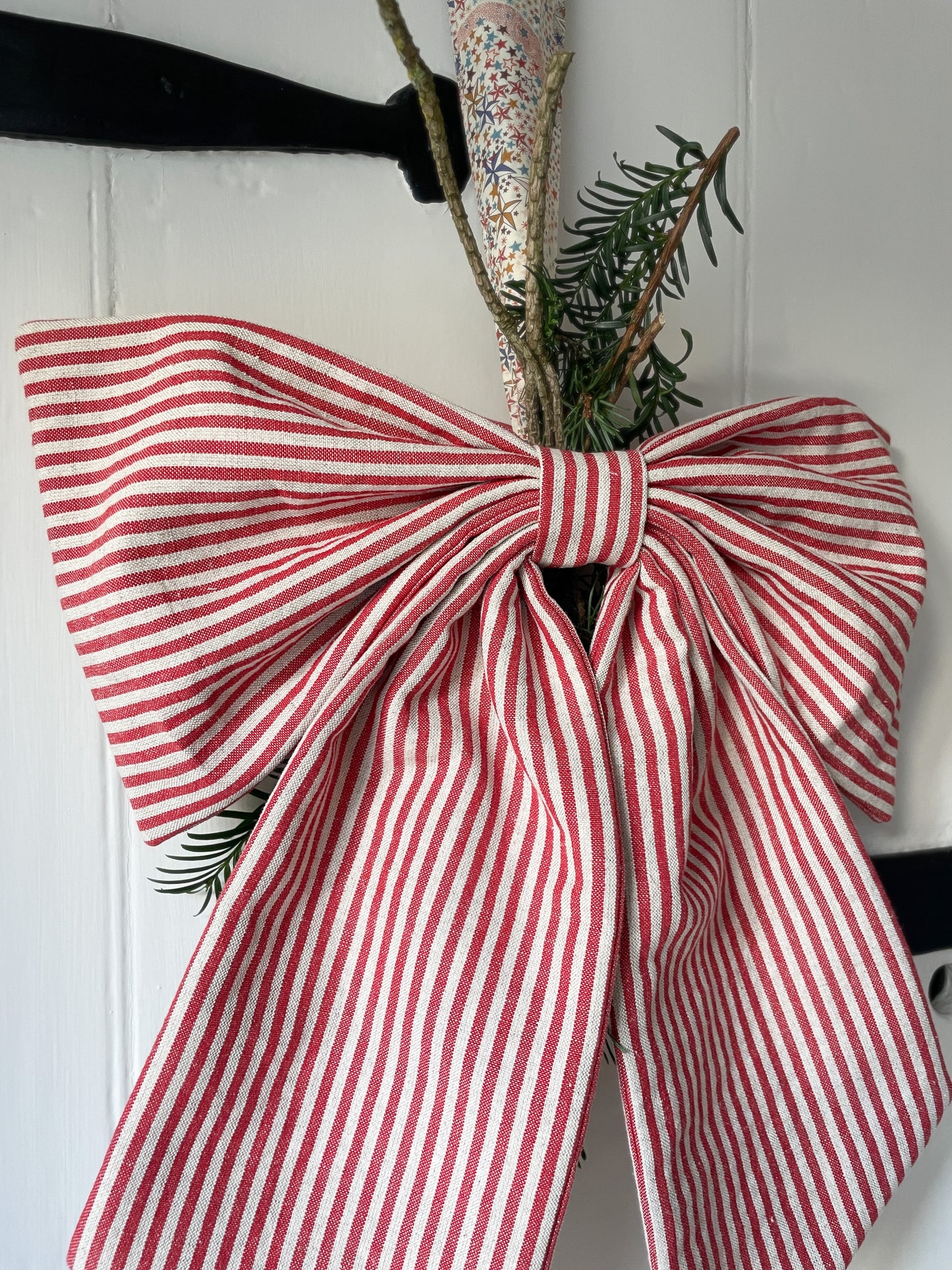 Linen Oversized Christmas Bow Red Stripe