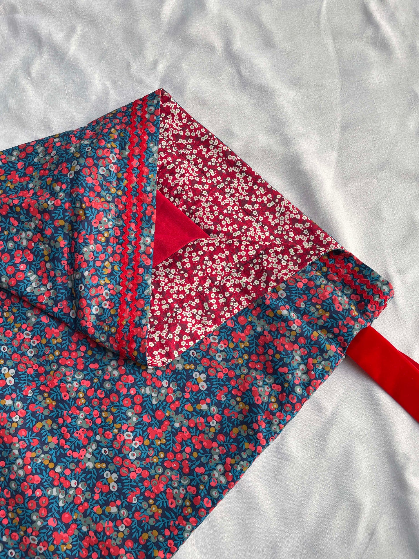 Wiltshire Navy/Red Gift Sack