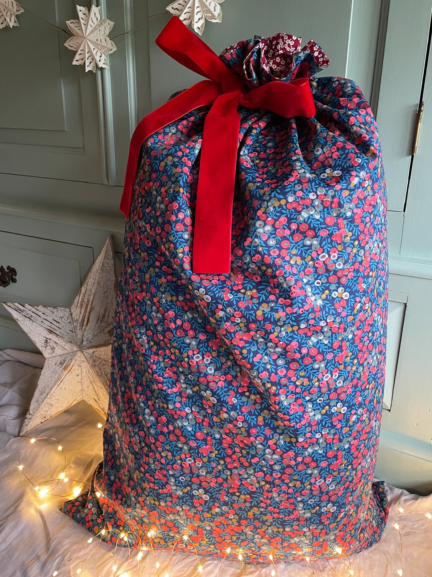 Wiltshire Navy/Red Gift Sack