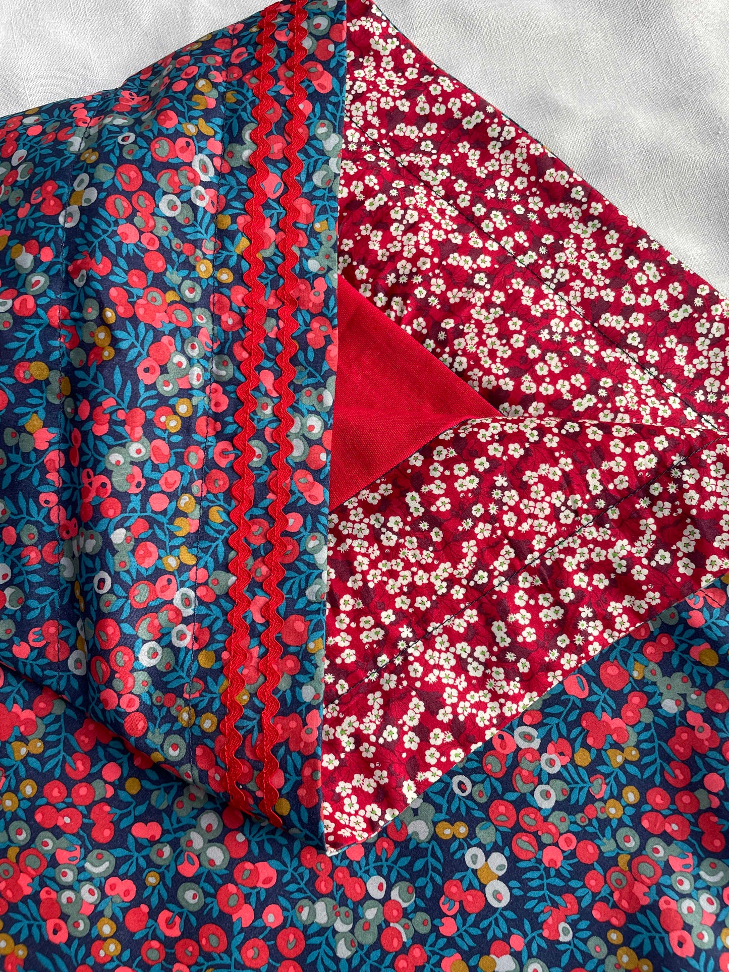 Wiltshire Navy/Red Gift Sack