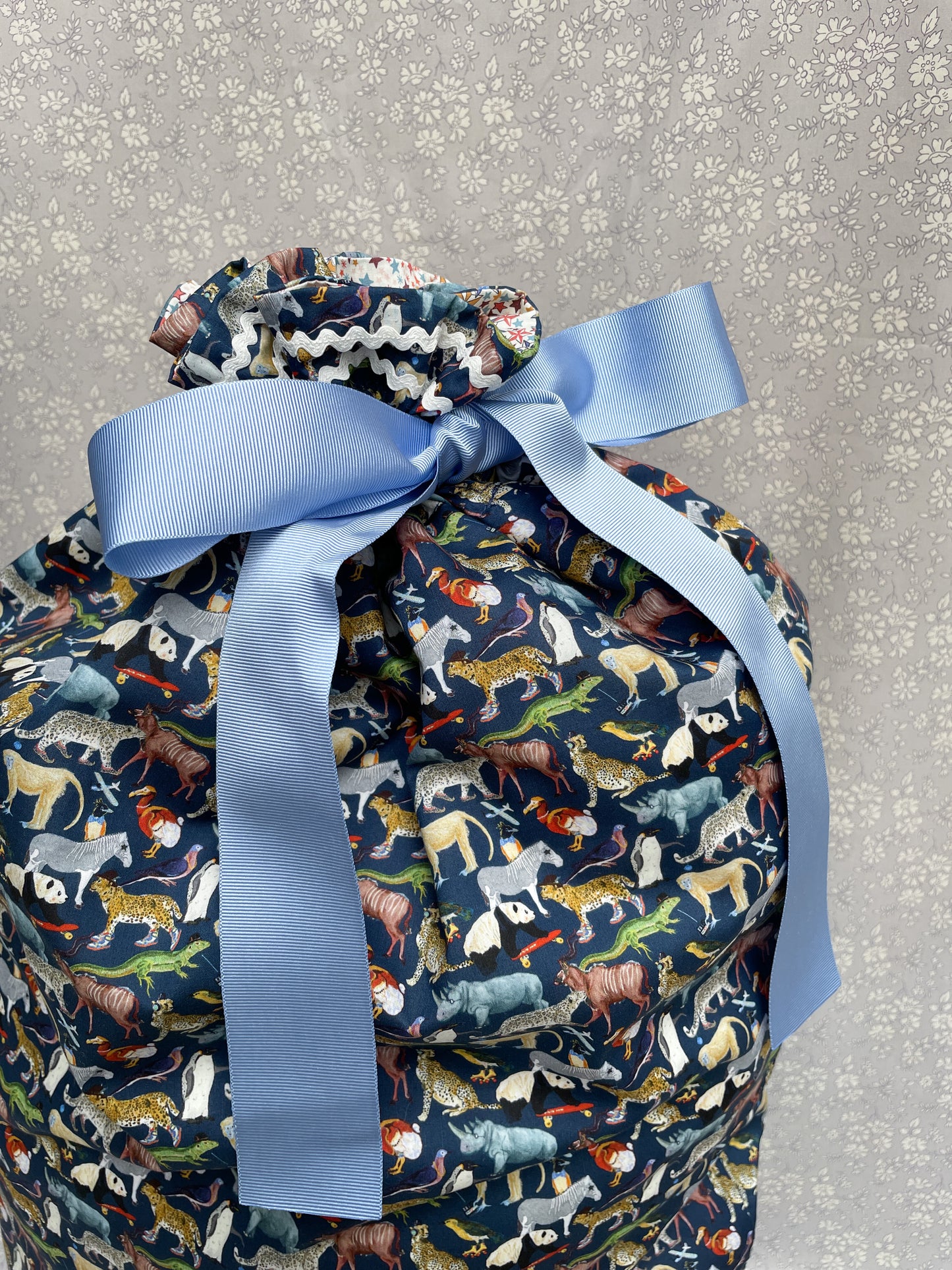Quey 2 Navy Print Gift Sack