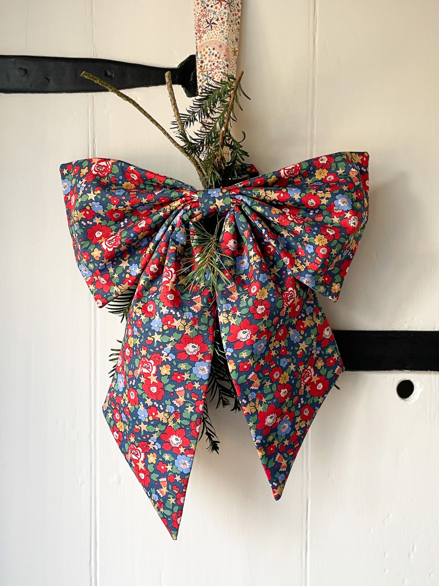Liberty Oversized Christmas Bow Betsy Stars Navy