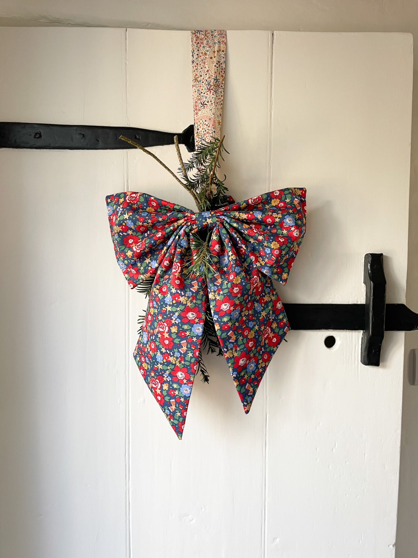 Liberty Oversized Christmas Bow Betsy Stars Navy